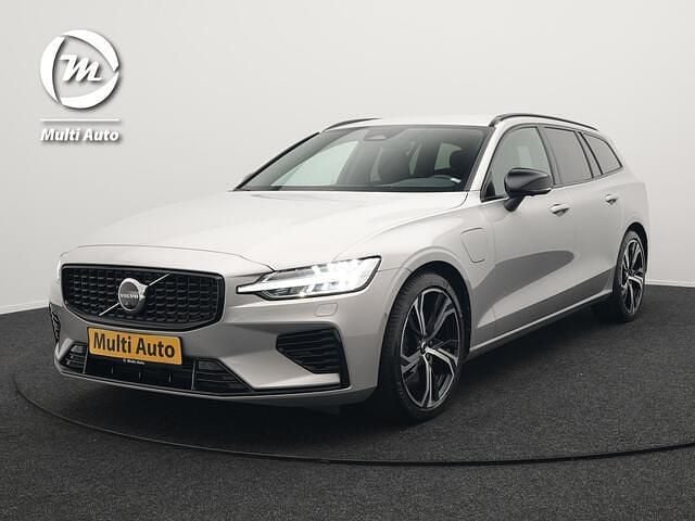 Grijs Gebruikt 2023 Volvo V60 Plus Stationwagen | € 42.890 (Super prijs) - Afbeelding 1/4