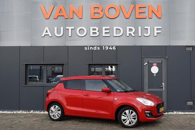 Rood Occasion 2020 Suzuki Swift Hatchback | € 13.950 (Eerlijke prijs) - Afbeelding 1/3