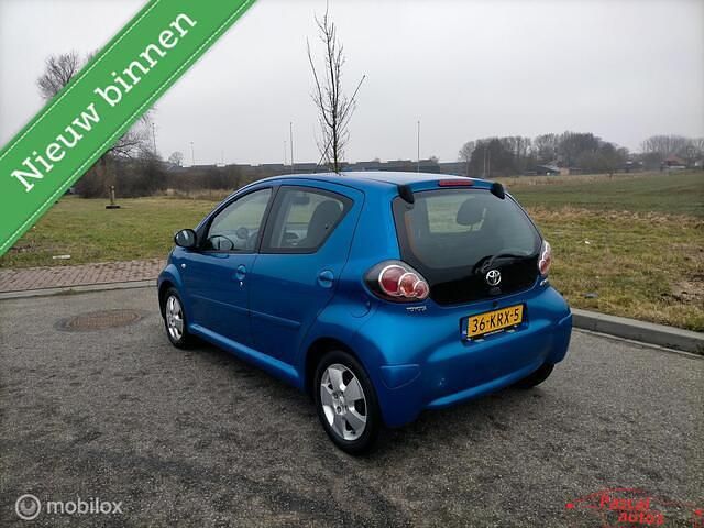 Occasion Toyota Aygo 68 PK (50 kW) 2010 Blauw Hatchback