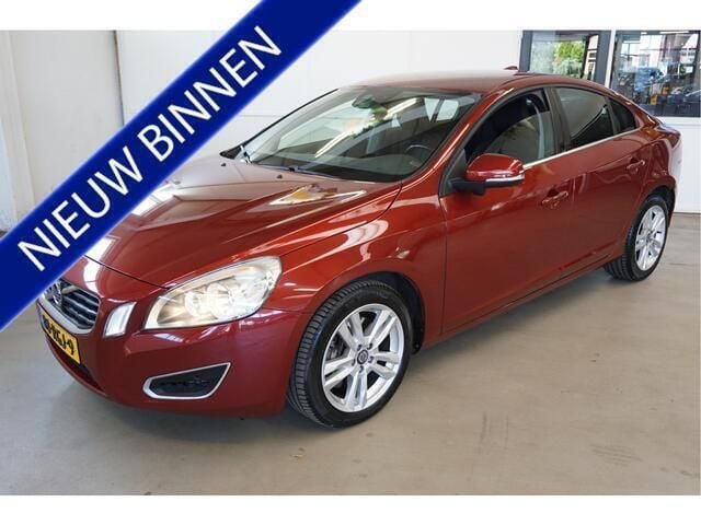 Rood Gebruikt 2011 Volvo S60 Sedan | € 9.950 (Eerlijke prijs) - Afbeelding 1/4