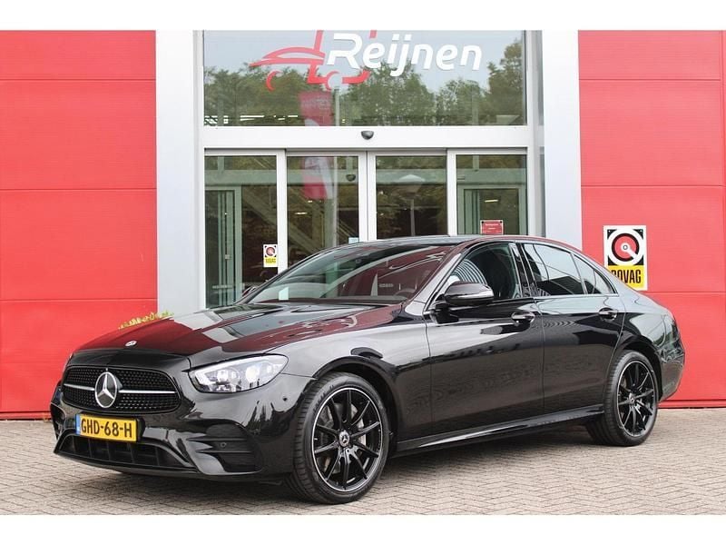 Zwart Gebruikt 2023 Mercedes E300 Business Sedan | € 53.900 (Goede deal) - Afbeelding 1/4