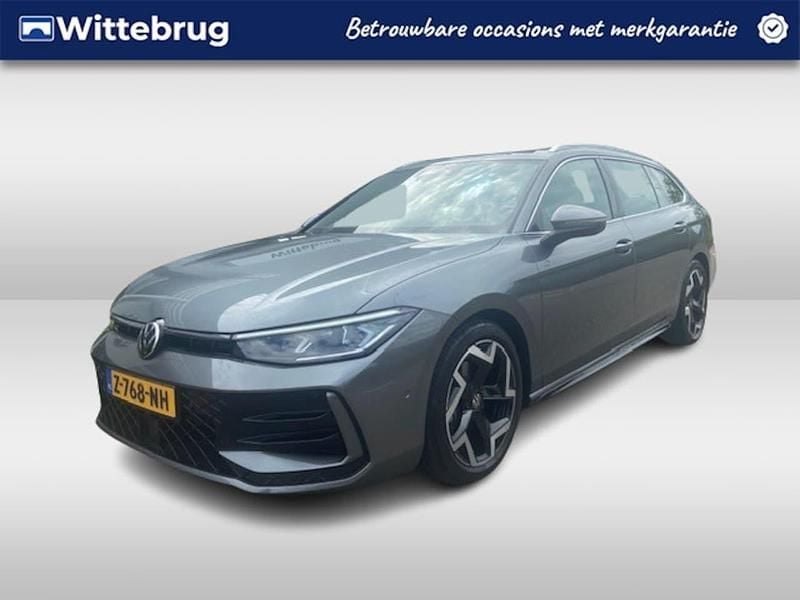 Grijs Occasion 2024 VW Passat Business Stationwagen | € 41.450 (Super prijs) - Afbeelding 1/4