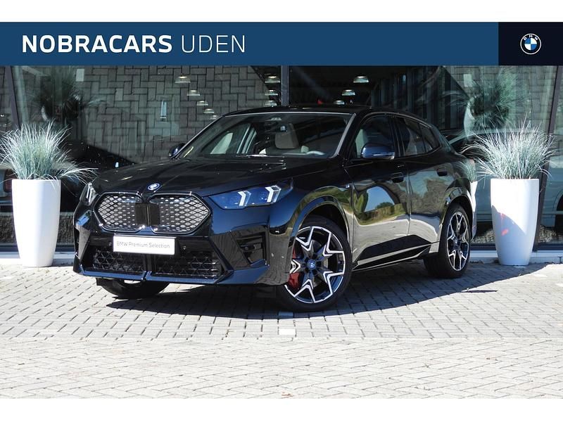 Saphirschwarz Gebruikt 2025 BMW iX2 Executive SUV | € 45.850 (Super prijs) - Afbeelding 1/4