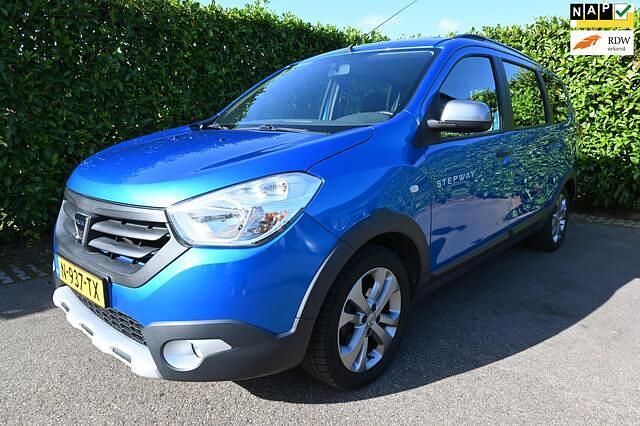 Blauw Gebruikt 2015 Dacia Lodgy Stepway MPV | € 7.950 (Eerlijke prijs) - Afbeelding 1/4