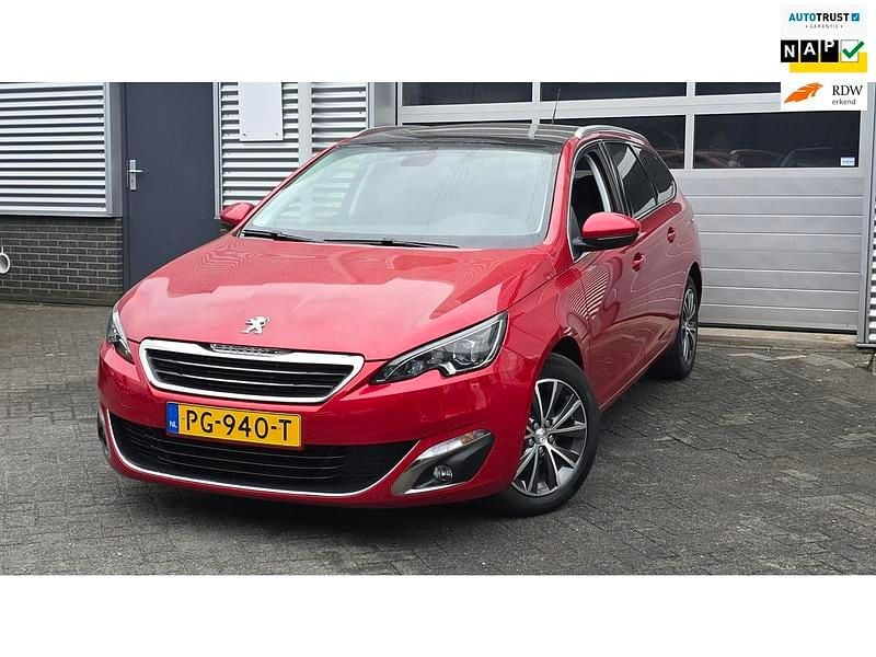 Rood Gebruikt 2017 Peugeot 308 Allure Stationwagen | € 8.449 (Eerlijke prijs) - Afbeelding 1/4