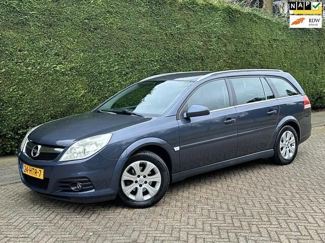 Grijs Occasion 2009 Opel Vectra Stationwagen | € 2.500 (Eerlijke prijs) - Afbeelding 1/4