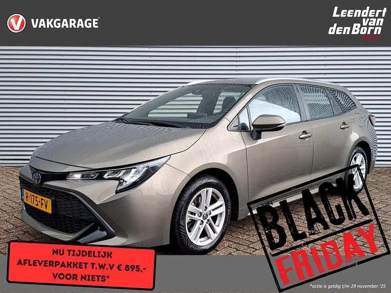 Groen metallic Gebruikt 2022 Toyota Corolla Active Stationwagen | € 22.995 (Goede deal) - Afbeelding 1/4