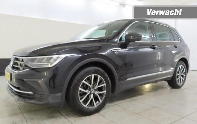 Zwart Occasion 2020 VW Tiguan Business SUV | € 21.900 (Goede deal) - Afbeelding 1/3