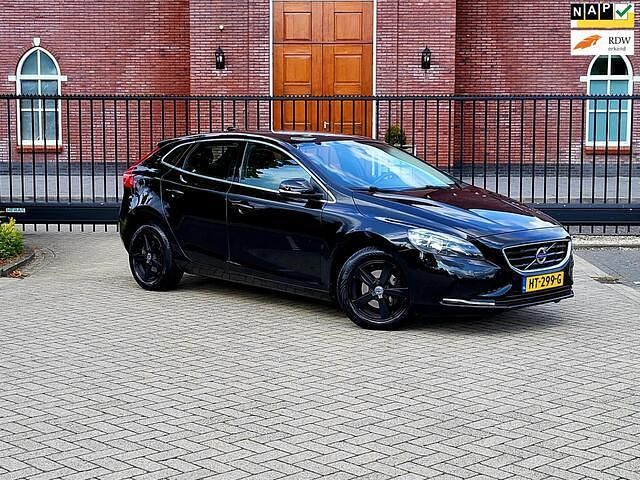 Zwart Gebruikt 2015 Volvo V40 Business Edition Stationwagen | € 6.899 (Eerlijke prijs) - Afbeelding 1/4