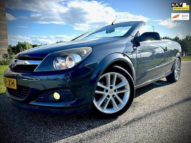 Grijs Gebruikt 2007 Opel Astra Cabriolet Cosmo Cabriolet | € 3.950 (Eerlijke prijs) - Afbeelding 1/4