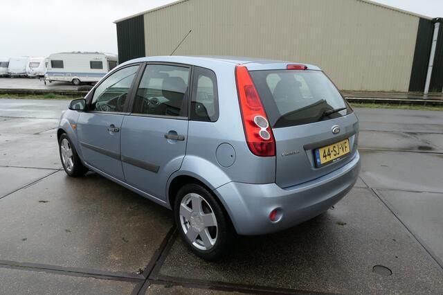 Occasion Ford Fiesta Futura 69 PK (50 kW) 2006 Blauw Hatchback