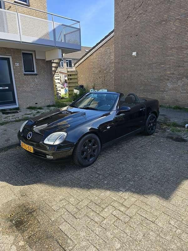 Zwart Gebruikt 1999 Mercedes SLK200 Cabriolet | € 2.450 (Goede deal) - Afbeelding 1/4
