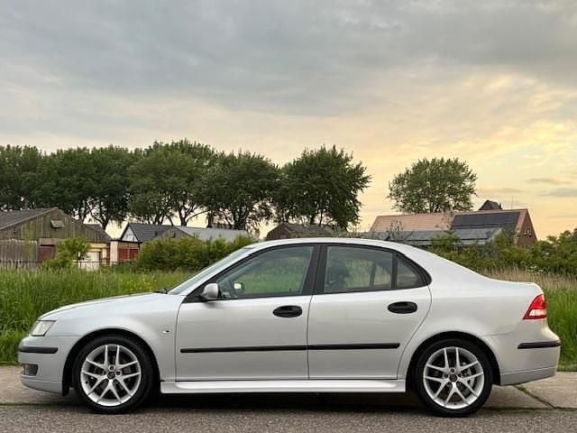 Grijs (metallic) Gebruikt 2005 Saab 9-3 Sedan | € 1.749 (Goede deal) - Afbeelding 1/4