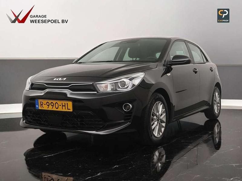 Zwart Gebruikt 2022 Kia Rio Hatchback | € 17.950 (Eerlijke prijs) - Afbeelding 1/3