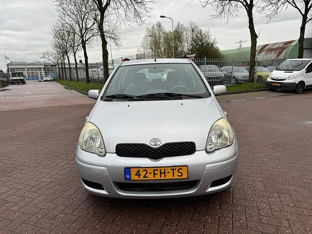 Occasion Toyota Yaris Sol 86 PK (63 kW) 2000 Grijs (metallic) Hatchback