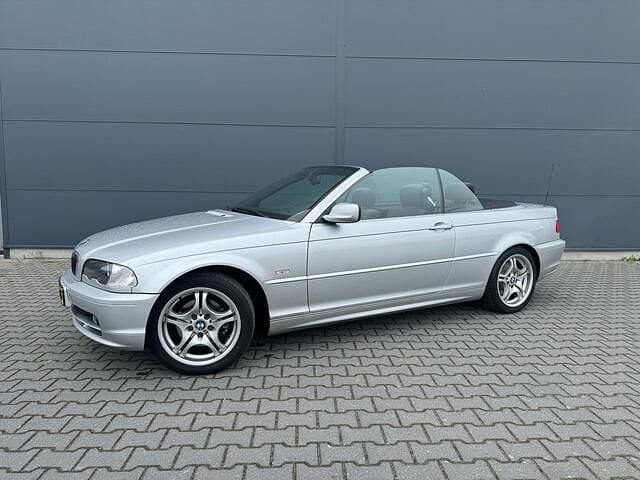 Zilver Occasion 2001 BMW 320 Cabriolet | € 7.680 (Eerlijke prijs) - Afbeelding 1/4