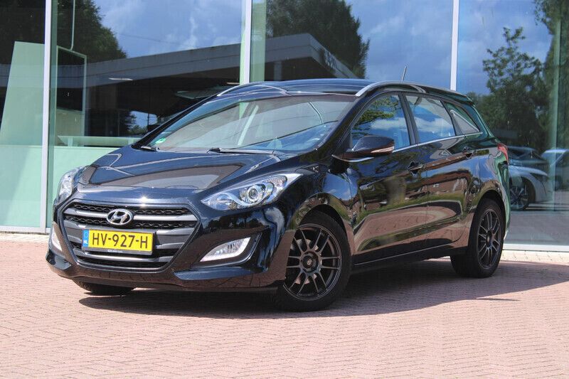 Zwart Gebruikt 2016 Hyundai i30 Edition Stationwagen | € 13.450 (Iets duurder) - Afbeelding 1/4