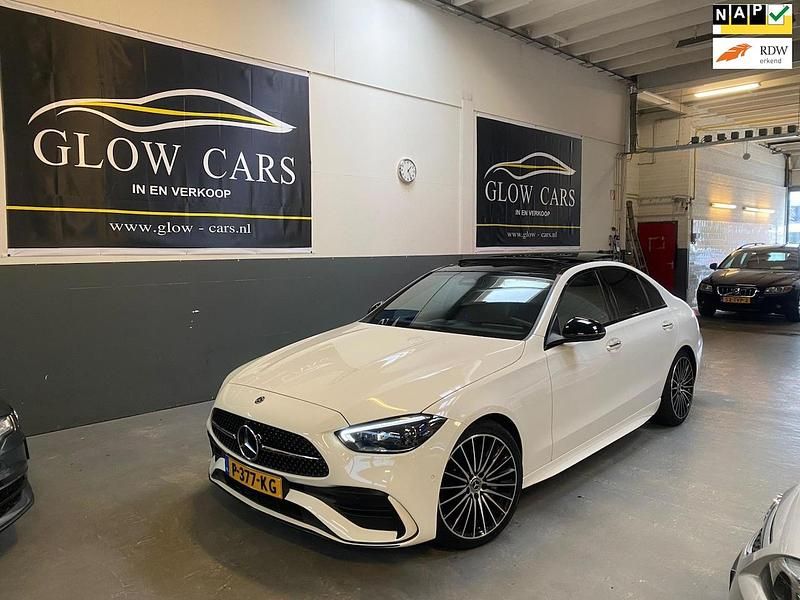 Wit Occasion 2022 Mercedes C200 AMG line Sedan | € 43.500 (Iets duurder) - Afbeelding 1/4