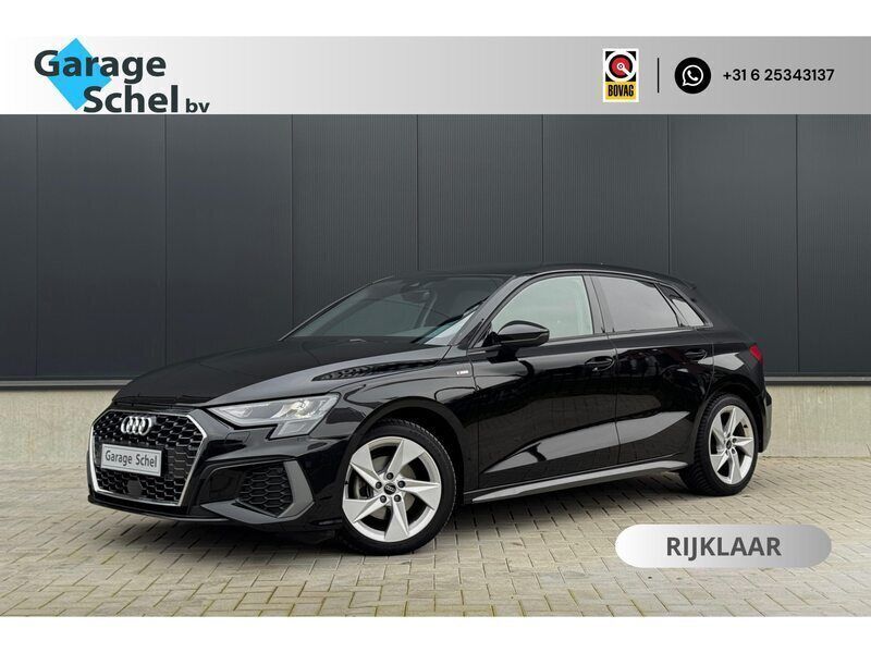 Zwart Gebruikt 2024 Audi A3 Sportback Business Hatchback | € 31.950 (Eerlijke prijs) - Afbeelding 1/4