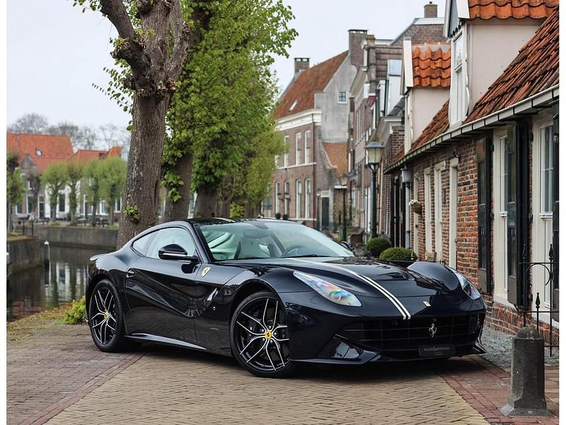 Blauw Gebruikt 2015 Ferrari F12 Coupé | € 349.950 - Afbeelding 1/4