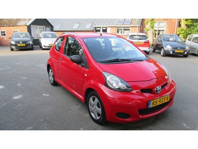 Occasion Toyota Aygo 68 PK (50 kW) 2010 Rood Hatchback