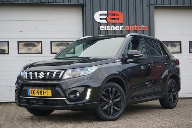 Zwart Gebruikt 2019 Suzuki Vitara SUV | € 15.949 (Goede deal) - Afbeelding 1/4