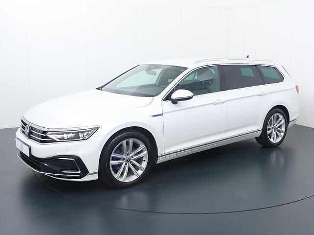 Wit Gebruikt 2020 VW Passat Business Stationwagen | € 29.840 (Duur) - Afbeelding 1/4