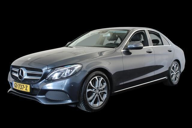 Grijs, metallic lak Gebruikt 2015 Mercedes C350 Edition Sedan | € 7.999 - Afbeelding 1/4