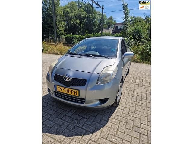 Grijs Gebruikt 2006 Toyota Yaris Sol Hatchback | € 3.800 (Goede deal) - Afbeelding 1/4