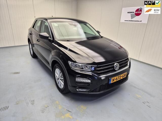 Zwart Gebruikt 2018 VW T-Roc Style SUV | € 16.940 (Eerlijke prijs) - Afbeelding 1/4