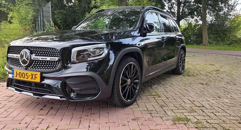 Zwart Occasion 2020 Mercedes GLB250 Premium Plus SUV | € 39.000 (Iets duurder) - Afbeelding 1/4