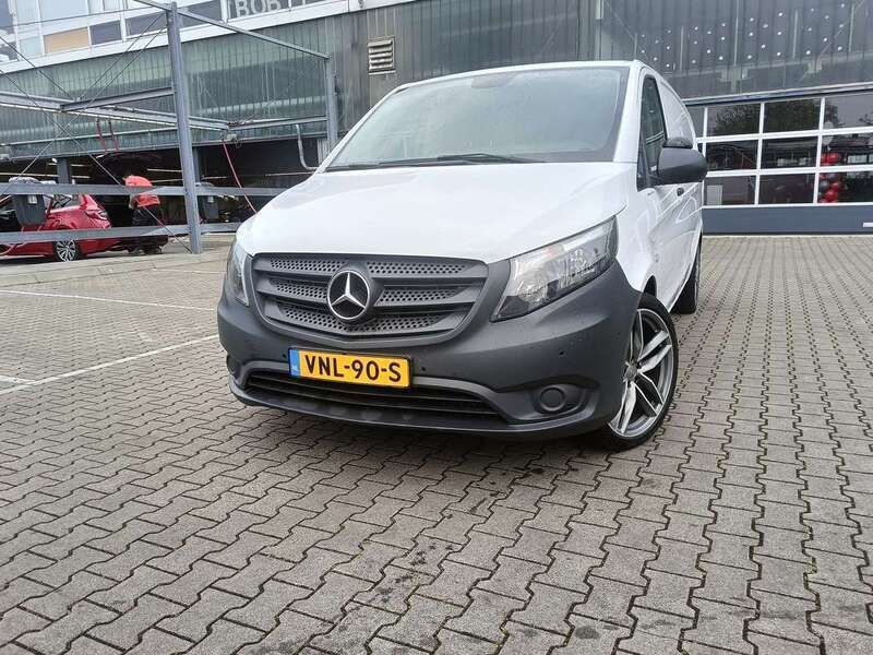 Wit Gebruikt 2021 Mercedes Vito MPV | € 27.500 - Afbeelding 1/4