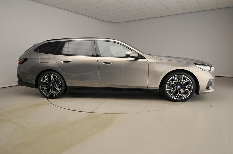 Occasion BMW 530e Comfort Edition 299 PK (219 kW) 2024 Grijs Stationwagen