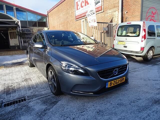 Grijs Occasion 2015 Volvo V40 Momentum Hatchback | € 14.950 (Duur) - Afbeelding 1/4