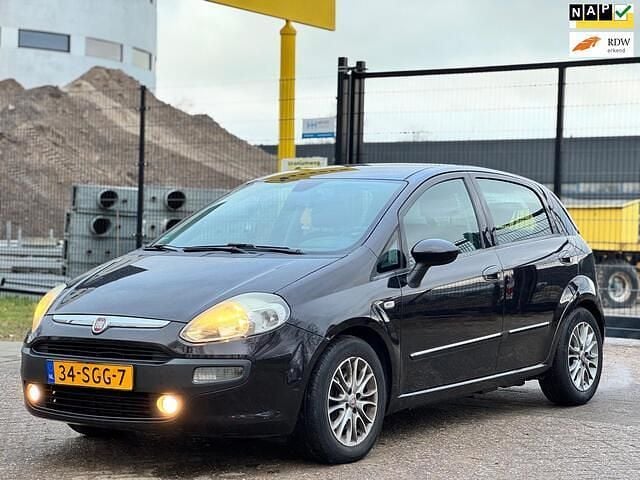 Zwart Gebruikt 2011 Fiat Punto Evo Dynamic Hatchback | € 995 (Goede deal) - Afbeelding 1/4