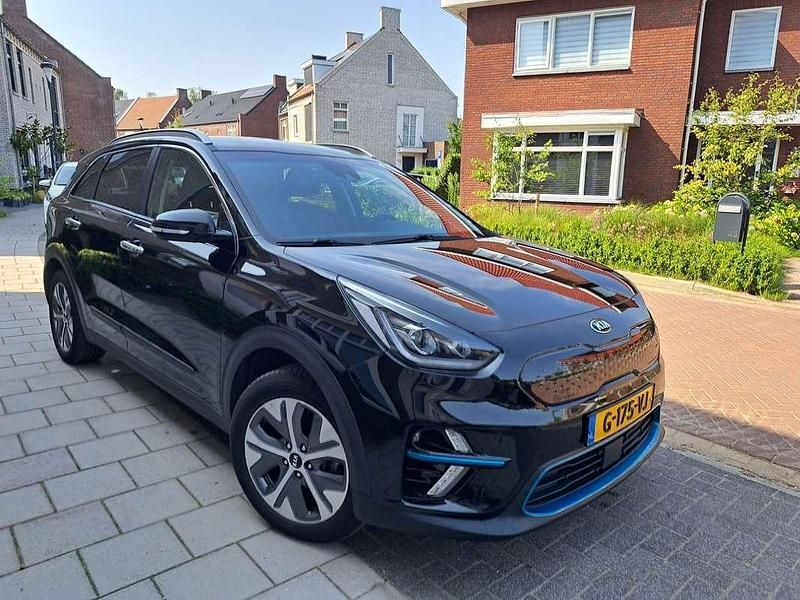 Zwart Gebruikt 2019 Kia e-Niro SUV | € 15.900 (Goede deal) - Afbeelding 1/4