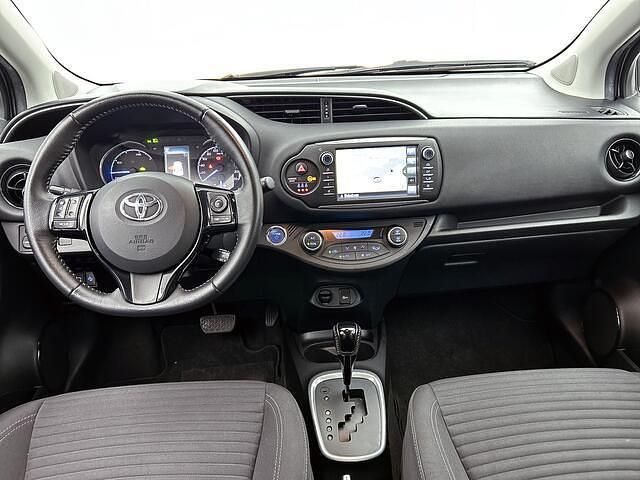 Occasion Toyota Yaris Executive 99 PK (72 kW) 2017 Grijs Hatchback