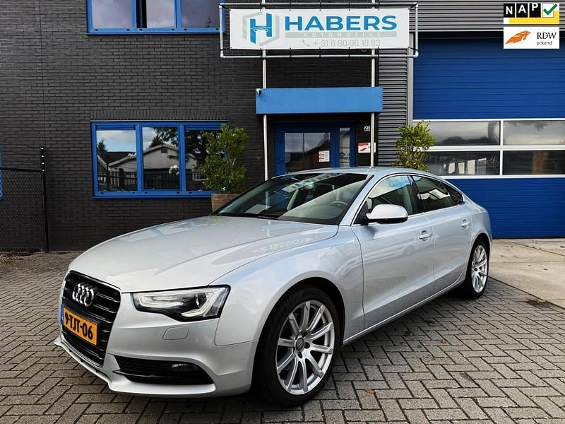 Grijs Gebruikt 2014 Audi A5 Business Coupé | € 16.445 (Eerlijke prijs) - Afbeelding 1/4