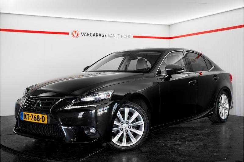 Zwart Gebruikt 2016 Lexus IS300h Business Edition Sedan | € 16.944 (Eerlijke prijs) - Afbeelding 1/4