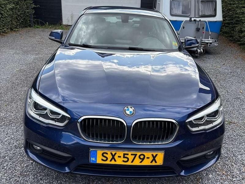 Blauw Gebruikt 2018 BMW 118 Hatchback | € 14.950 (Super prijs) - Afbeelding 1/4