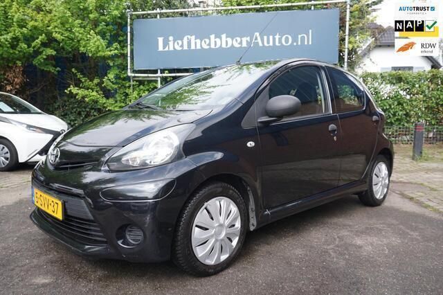 Zwart Gebruikt 2013 Toyota Aygo Hatchback | € 4.499 (Eerlijke prijs) - Afbeelding 1/4