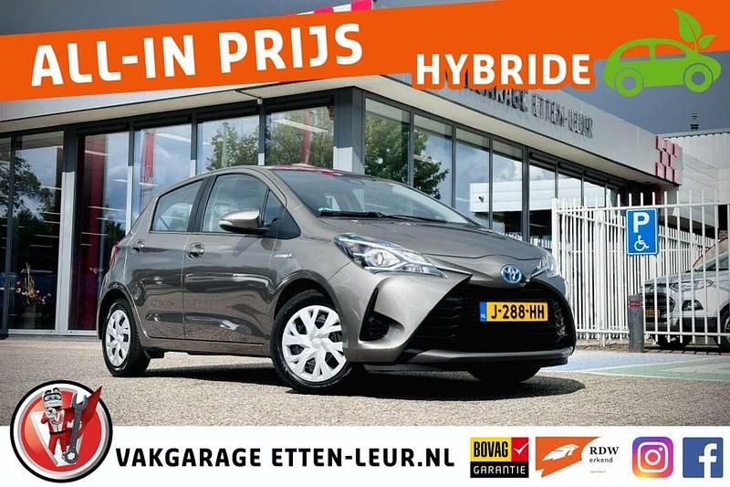 Grijs Gebruikt 2020 Toyota Yaris Hybrid Active Hatchback | € 16.885 (Iets duurder) - Afbeelding 1/4