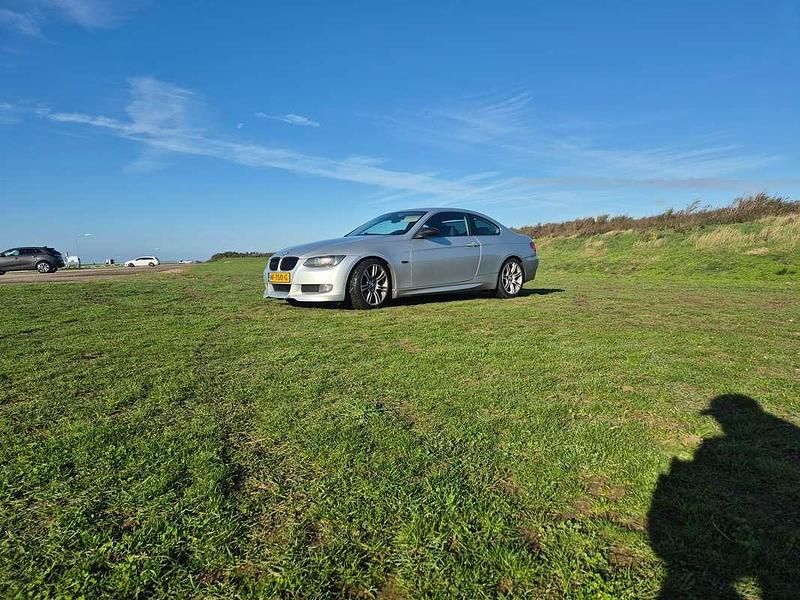 Zilver Gebruikt 2007 BMW 325 Executive Coupé | € 9.500 - Afbeelding 1/4