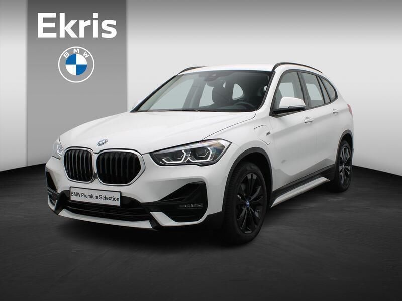 Wit Gebruikt 2022 BMW X1 Sport Line SUV | € 33.695 (Iets duurder) - Afbeelding 1/4