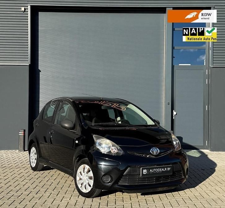 Occasion 2014 Toyota Aygo Hatchback | € 4.949 (Goede deal) - Afbeelding 1/4