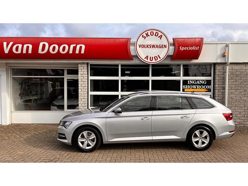 Occasion Skoda Superb Business Line 150 PK (110 kW) 2023 Grijs Stationwagen