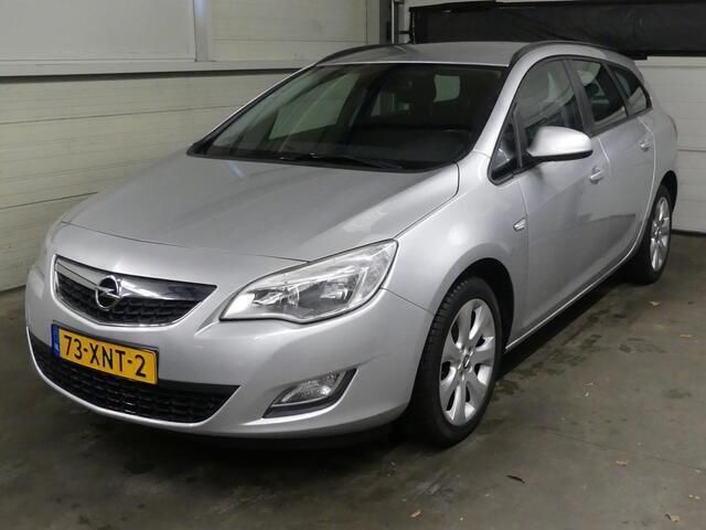 Grijs Gebruikt 2012 Opel Astra Cosmo Stationwagen | € 5.445 (Eerlijke prijs) - Afbeelding 1/4