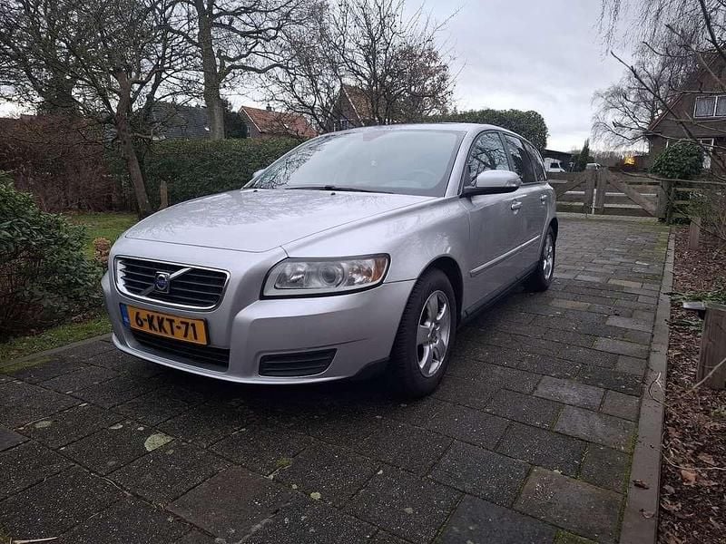 Zilver Occasion 2008 Volvo V50 Stationwagen | € 3.190 (Eerlijke prijs) - Afbeelding 1/4
