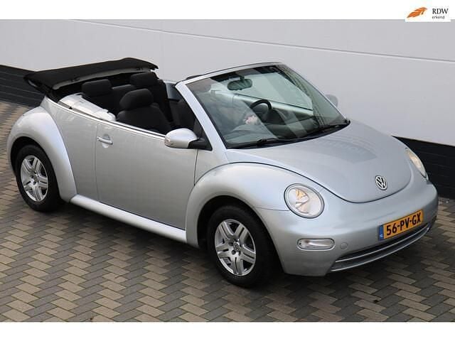 Grijs (metallic) Gebruikt 2003 VW Beetle S Cabriolet | € 2.495 (Goede deal) - Afbeelding 1/4