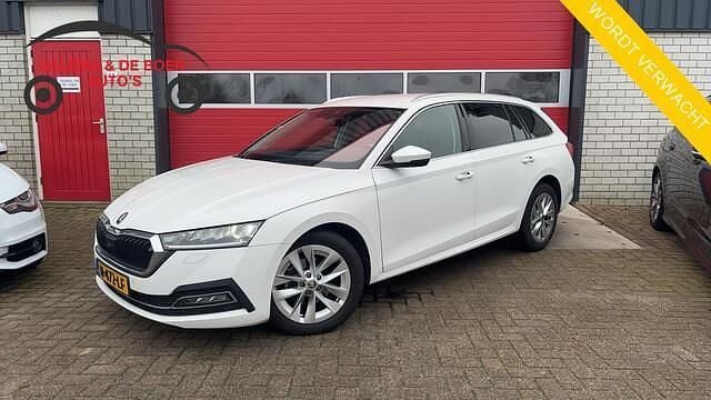 Wit Occasion 2021 Skoda Octavia Business Line Stationwagen | € 14.888 (Goede deal) - Afbeelding 1/4